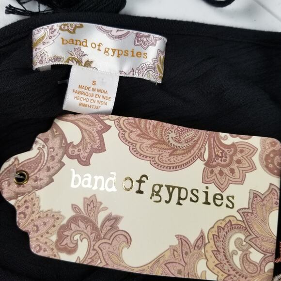 Band of Gypsies Black Pink Embroidered Floral Boho Tie Neck Romper NEW Size S - Picture 5 of 5